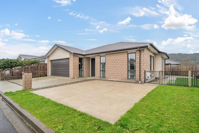 Photo of property in 10 Poulson Grove, Trentham, Upper Hutt, 5018