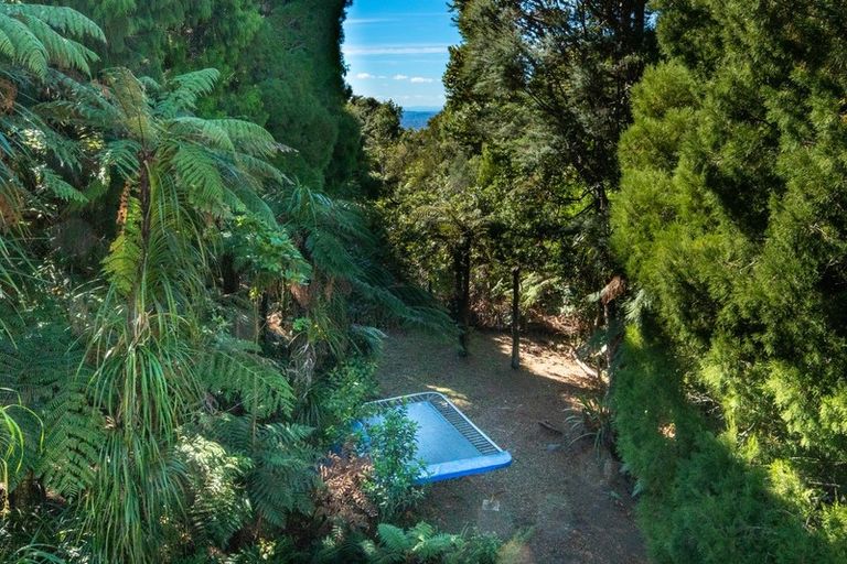 Photo of property in 737 Scenic Drive, Henderson Valley, Auckland, 0612