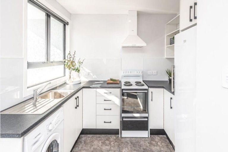 Photo of property in 1 Kupe Place, Castlecliff, Whanganui, 4501