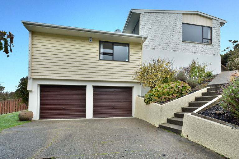 Photo of property in 35 Pioneer Crescent, Helensburgh, Dunedin, 9010