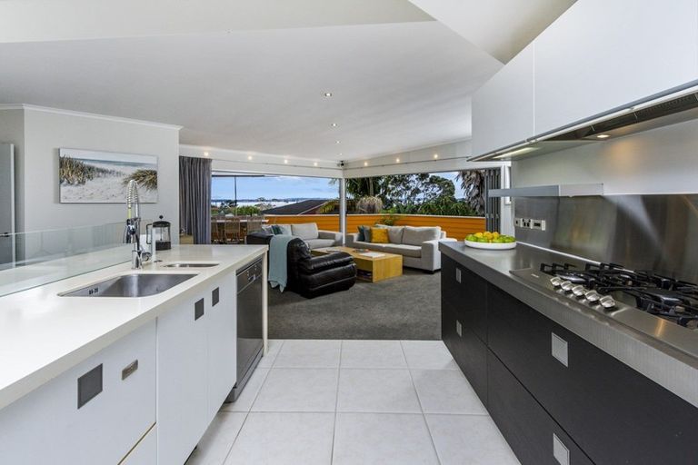 Photo of property in 1007 Beach Road, Torbay, Auckland, 0630