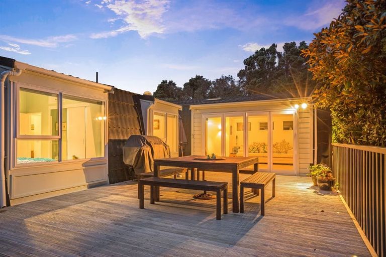 Photo of property in 5 Trevor Terrace, Paremata, Porirua, 5024