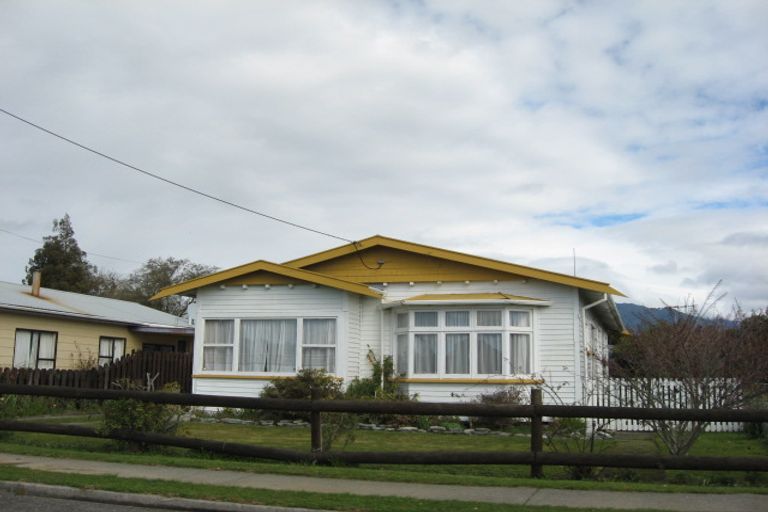 Photo of property in 18 Meihana Street, Takaka, 7110