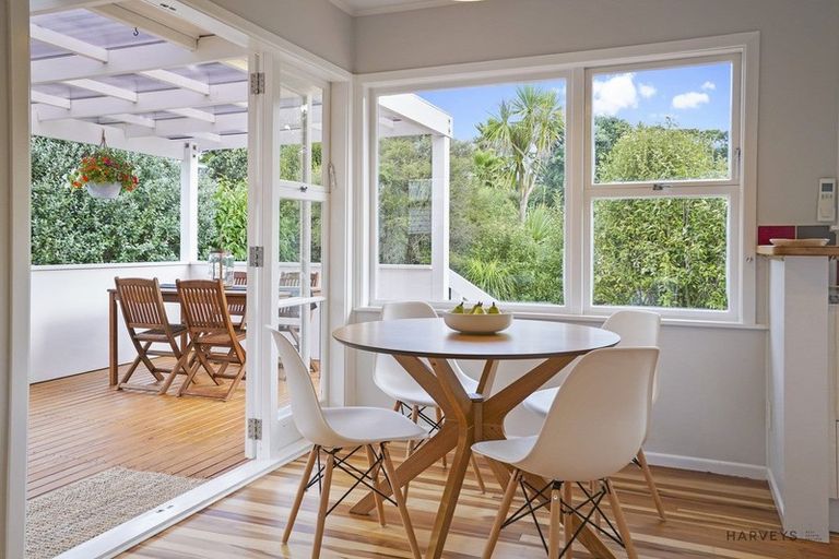 Photo of property in 14 Willowbrook Place, Titirangi, Auckland, 0604