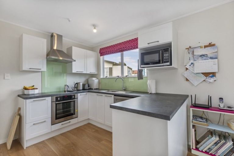 Photo of property in 46 Borich Road, Sunnyvale, Auckland, 0612