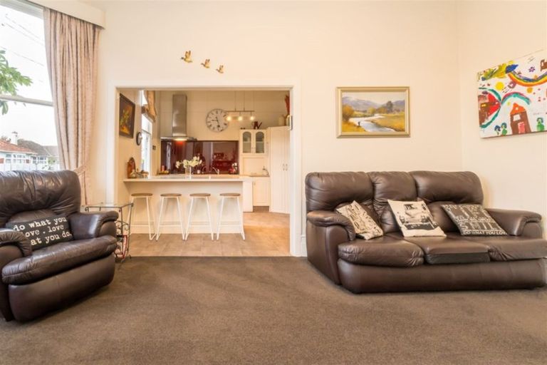 Photo of property in 121 Macandrew Road, South Dunedin, Dunedin, 9012