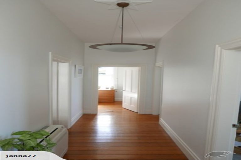 Photo of property in 22 Sugarloaf Road, Brooklyn, Wellington, 6021