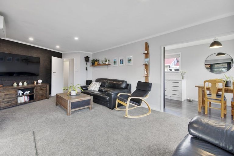 Photo of property in 6 Oakley Crescent, Hornby, Christchurch, 8042