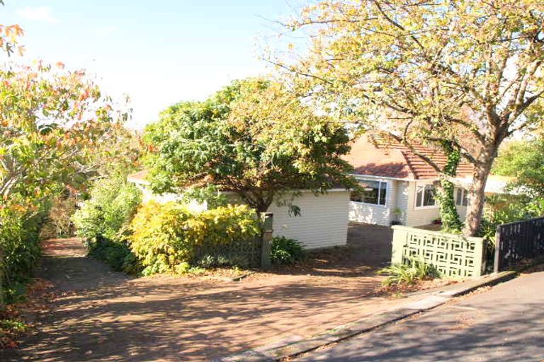 Photo of property in 60 Pah Road, Cockle Bay, Auckland, 2014