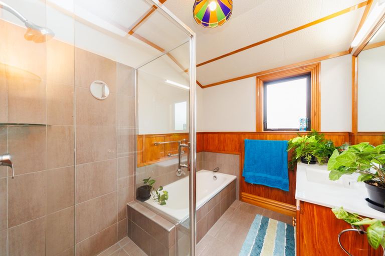 Photo of property in 14a York Place, Awapuni, Palmerston North, 4412