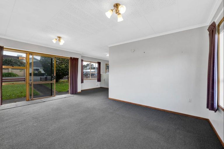 Photo of property in 39 Birdwood Avenue, Moturoa, New Plymouth, 4310