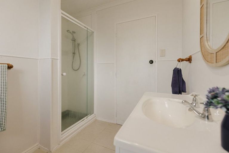 Photo of property in 25 Mokau Place, Terrace End, Palmerston North, 4410