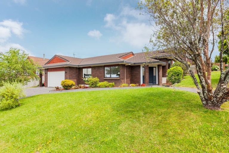 Photo of property in 84 Mirrabooka Avenue, Botany Downs, Auckland, 2010