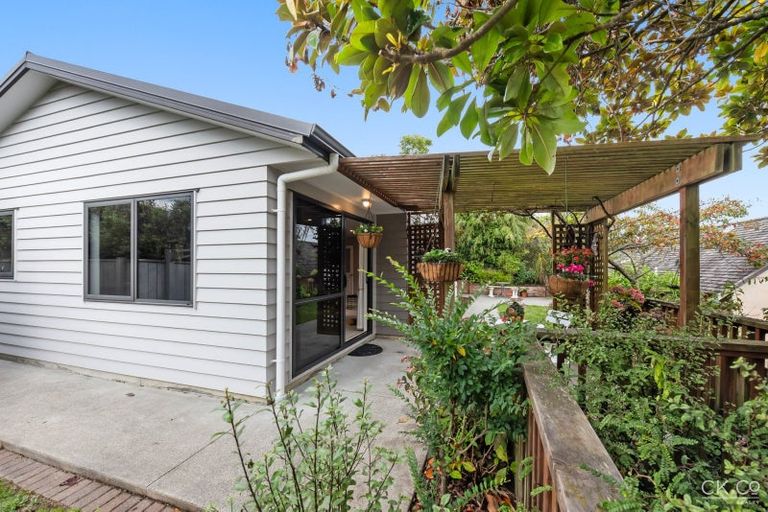 Photo of property in 32a Dowling Grove, Silverstream, Upper Hutt, 5019