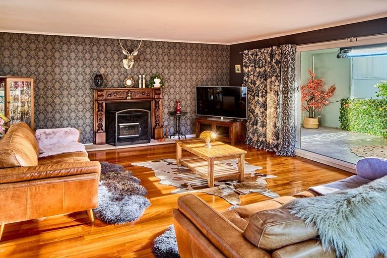 Photo of property in 70 Winara Avenue, Waikanae, 5036