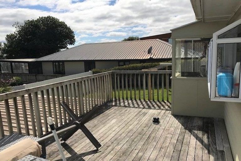 Photo of property in 68 Hobsonville Road, West Harbour, Auckland, 0618