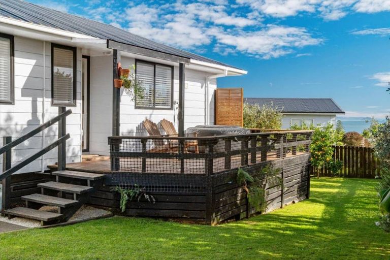 Photo of property in 11 Whenuariri Place, Maketu, Te Puke, 3189