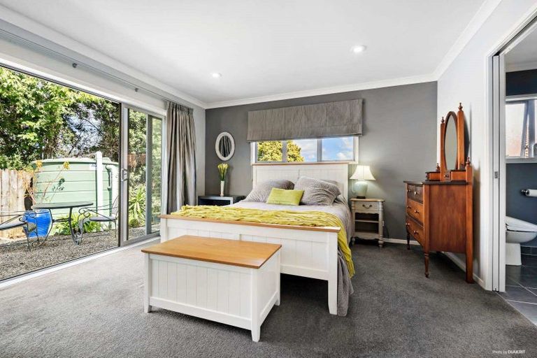 Photo of property in 7 Jomard Terrace, Northcross, Auckland, 0632