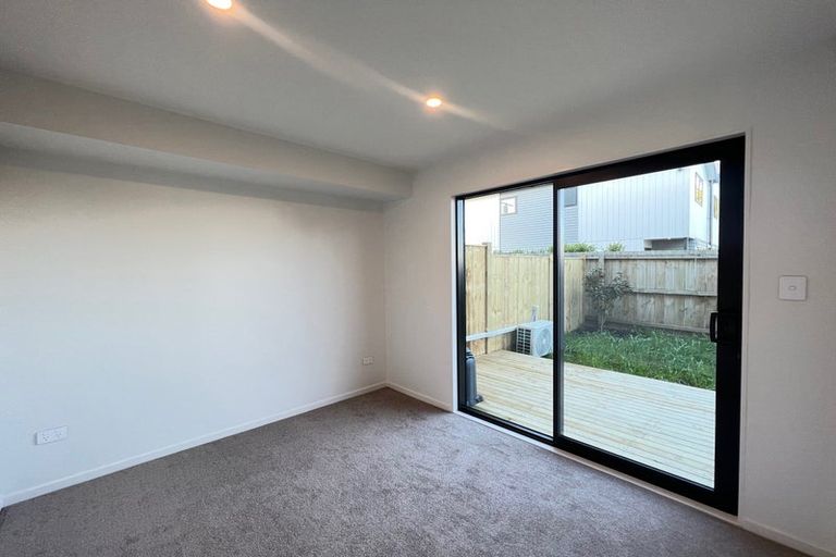 Photo of property in 3/105 Hobsonville Road, West Harbour, Auckland, 0618