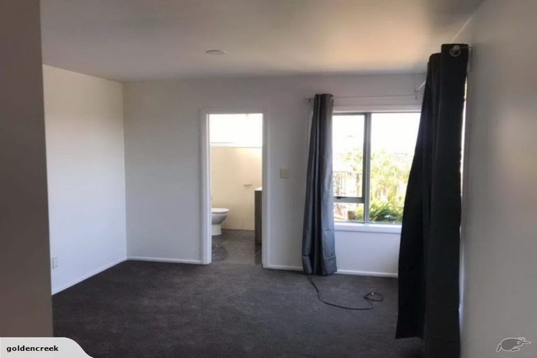Photo of property in 26 Taroka Close, Pinehill, Auckland, 0632
