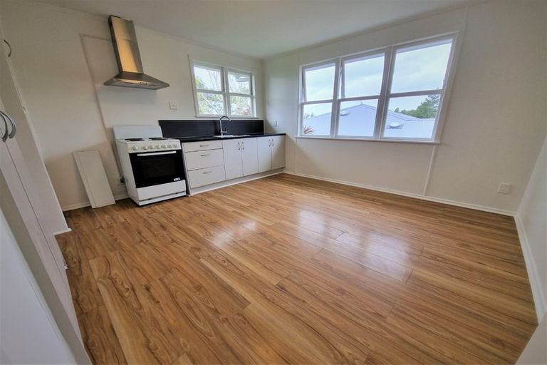 Photo of property in 12 Tracey Terrace, Te Atatu South, Auckland, 0602