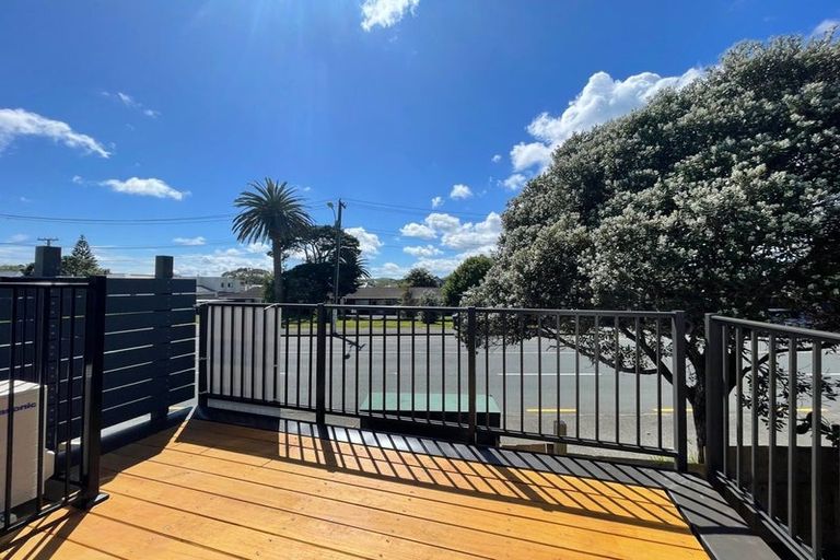 Photo of property in 3/13 Blockhouse Bay Road, Avondale, Auckland, 1026
