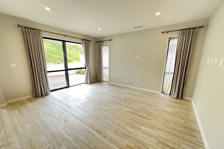 Photo of property in 42 Headland Drive, Long Bay, Auckland, 0630