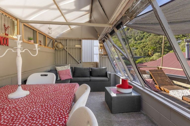 Photo of property in 16 Arthur Crescent, Waikawa, Picton, 7220