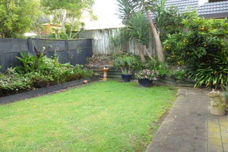 Photo of property in 111 Glenmore Road, Sunnyhills, Auckland, 2010