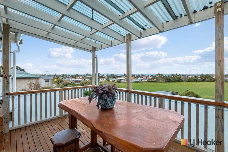 Photo of property in 17 The Crescent, Waihi Beach, 3611