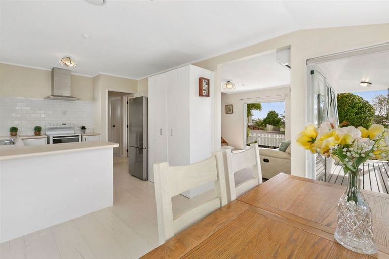 Photo of property in 11 Te Ngaere Place, Merrilands, New Plymouth, 4312