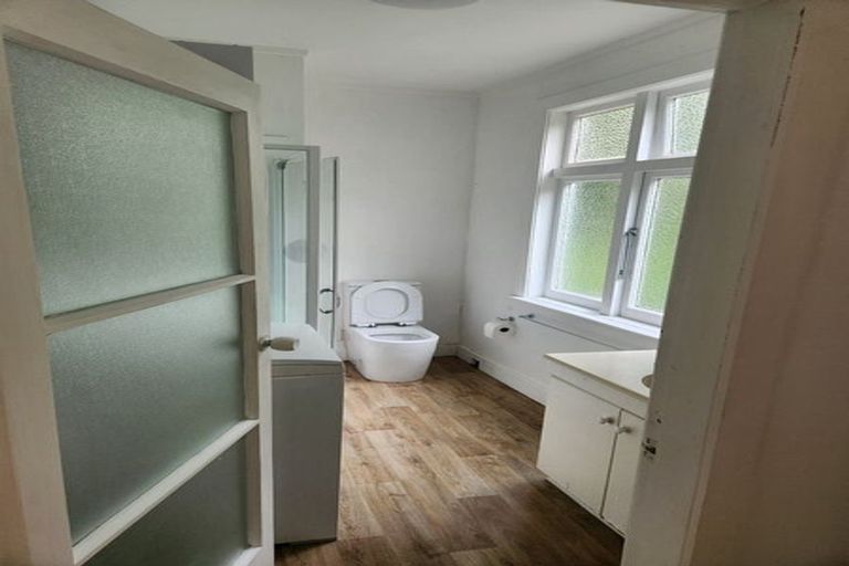 Photo of property in 1/139 Kelburn Parade, Kelburn, Wellington, 6012