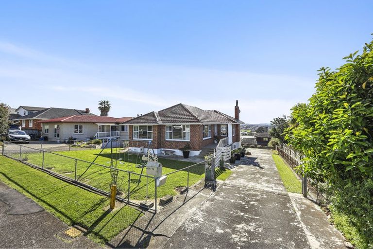 Photo of property in 73 Bradbury Road, Botany Downs, Auckland, 2010