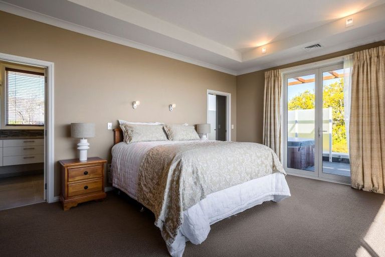 Photo of property in 6 Stonewall Place, Huntsbury, Christchurch, 8022