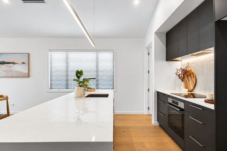 Photo of property in 7 Annie Aranui Drive, Poraiti, 4182