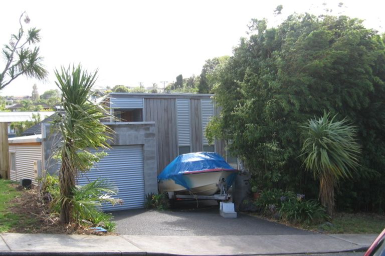 Photo of property in 20 Garmons Way, Castor Bay, Auckland, 0620