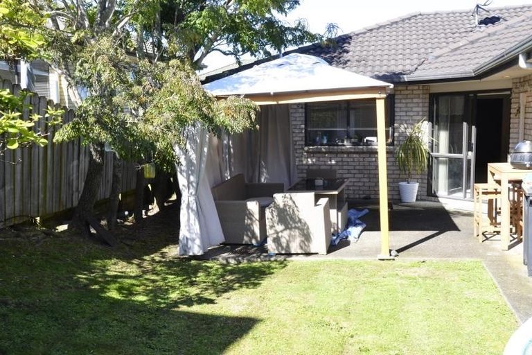 Photo of property in 34 Glen Bay Close, Pinehill, Auckland, 0632
