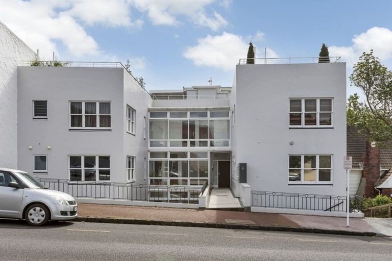 Photo of property in Illawarra Flats, 11/6 Brighton Road, Parnell, Auckland, 1052