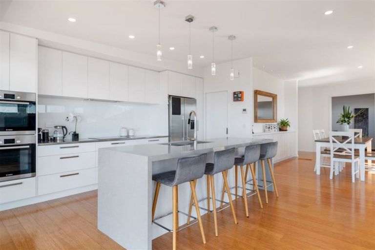 Photo of property in 3 The Terrace, Mount Pleasant, Christchurch, 8081