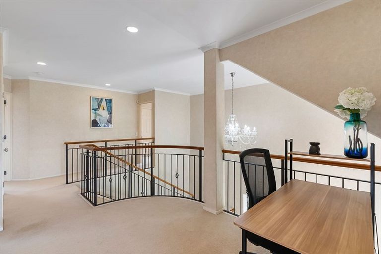 Photo of property in 9 Point View Link, East Tamaki Heights, Auckland, 2016