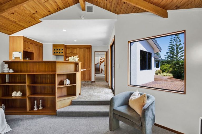 Photo of property in 6 Bushview Place, Upper Vogeltown, New Plymouth, 4310