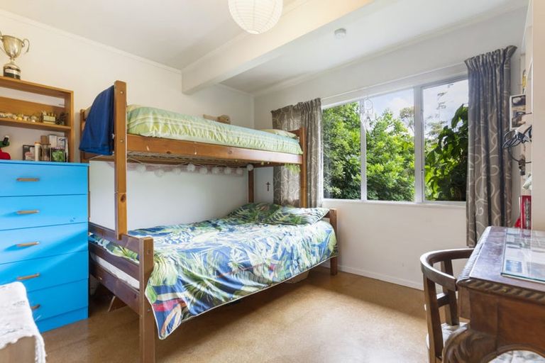 Photo of property in 126 Candia Road, Henderson Valley, Auckland, 0614