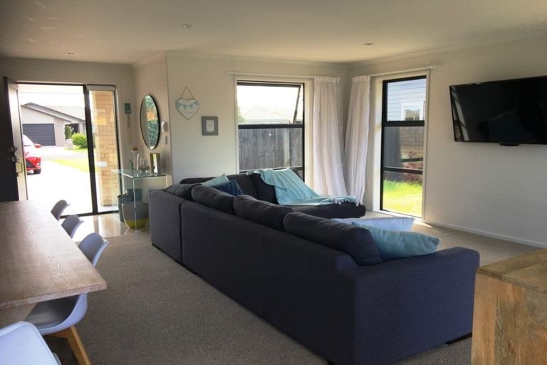 Photo of property in 2 Kamahi Place, One Tree Point, 0118