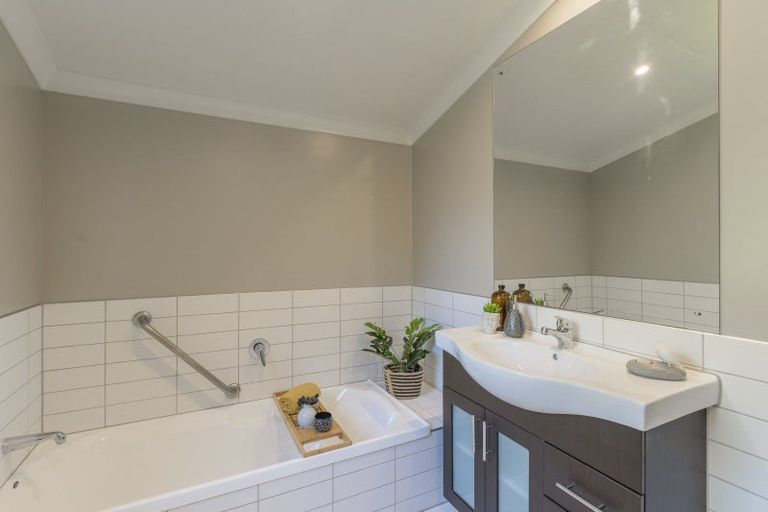 Photo of property in 8 Springhaven Lane, Paraparaumu, 5032