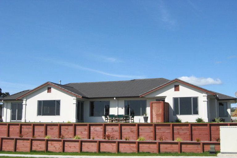 Photo of property in 2 Manuka Place, Whalers Gate, New Plymouth, 4310