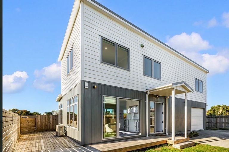 Photo of property in 5c Barberry Lane, Te Atatu Peninsula, 0610