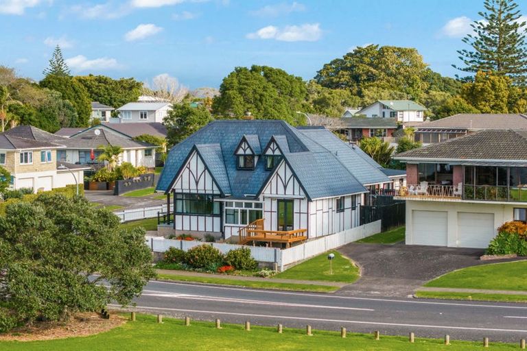 Photo of property in 81 Kiwi Esplanade, Mangere Bridge, Auckland, 2022