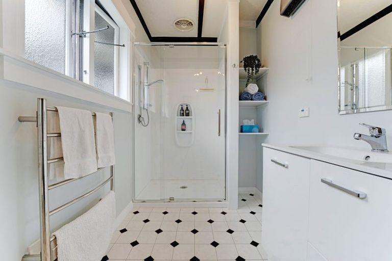 Photo of property in 81 Kiwi Esplanade, Mangere Bridge, Auckland, 2022