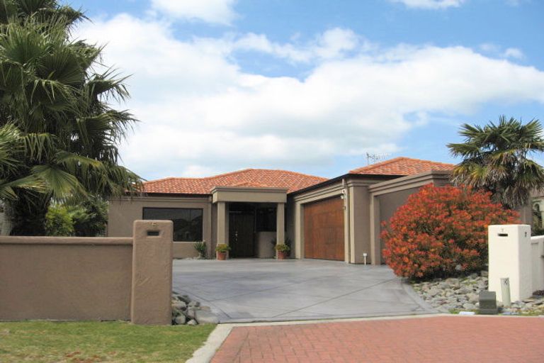 Photo of property in 5 Piha Close, Papamoa Beach, Papamoa, 3118