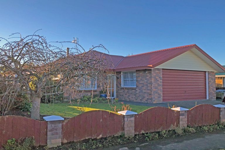 Photo of property in 21 Silverstream Drive, Mosgiel, 9024